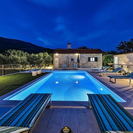 Home Away From Home With Outdoor Pool, Botanical Garden And A Beautiful Sea View Kaštela Exteriör bild