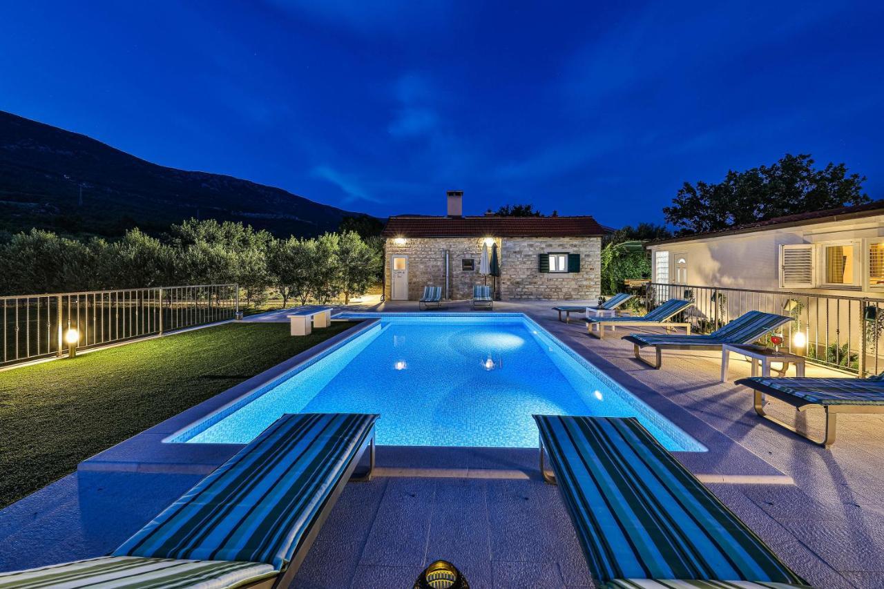 Home Away From Home With Outdoor Pool, Botanical Garden And A Beautiful Sea View Kaštela Exteriör bild
