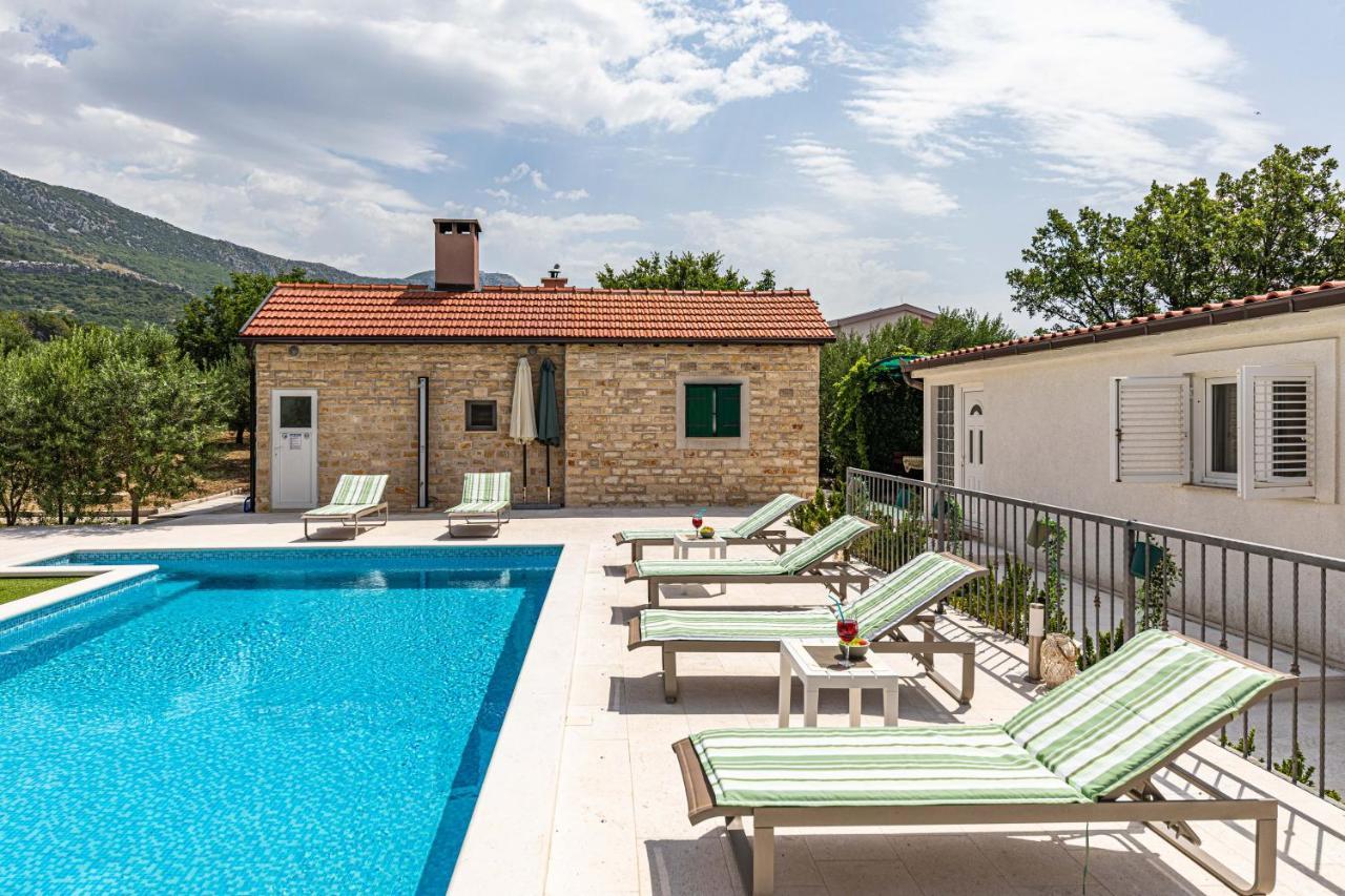 Home Away From Home With Outdoor Pool, Botanical Garden And A Beautiful Sea View Kaštela Exteriör bild