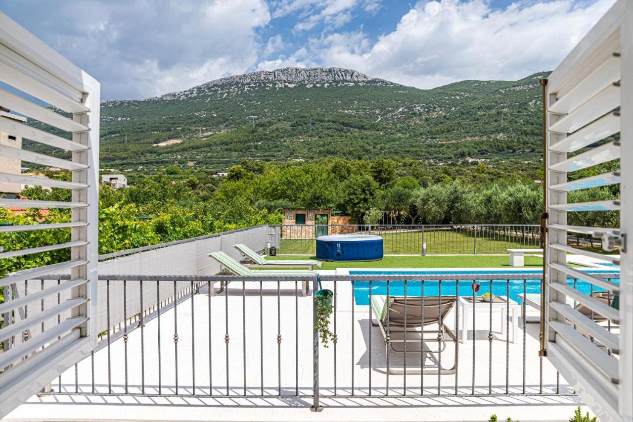 Home Away From Home With Outdoor Pool, Botanical Garden And A Beautiful Sea View Kaštela Exteriör bild