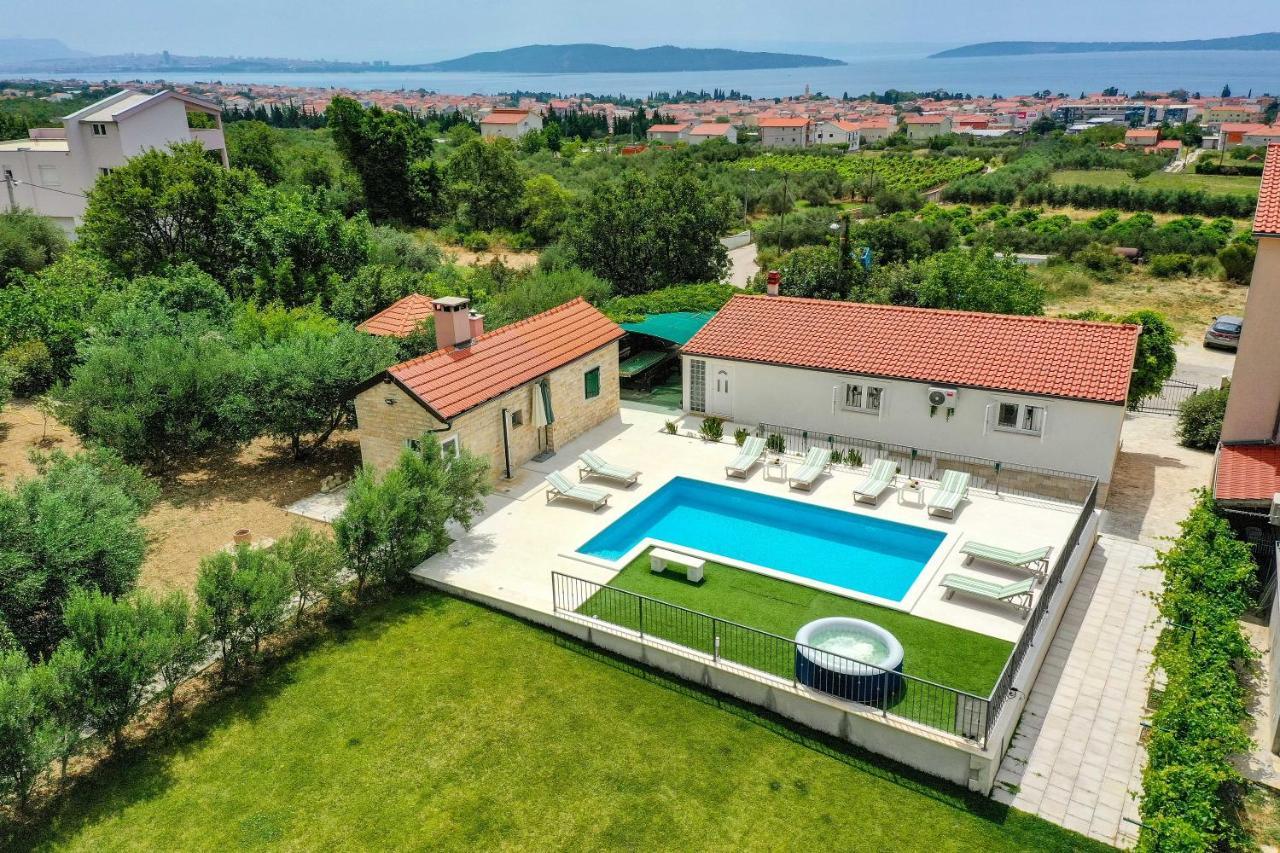 Home Away From Home With Outdoor Pool, Botanical Garden And A Beautiful Sea View Kaštela Exteriör bild