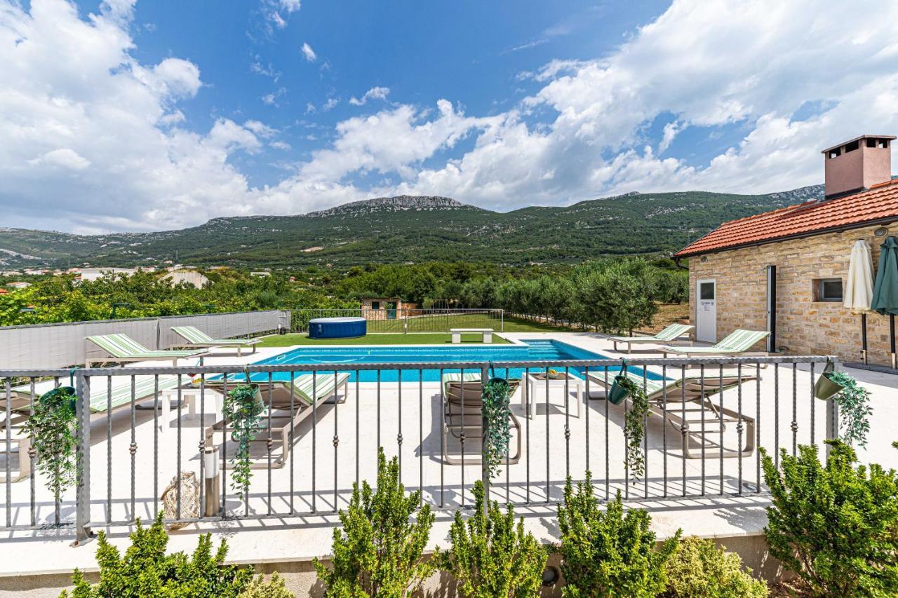 Home Away From Home With Outdoor Pool, Botanical Garden And A Beautiful Sea View Kaštela Exteriör bild