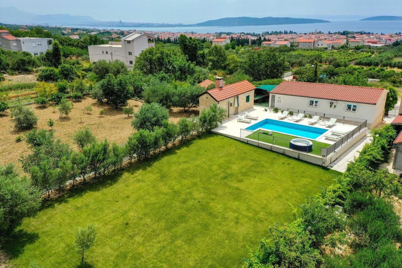 Home Away From Home With Outdoor Pool, Botanical Garden And A Beautiful Sea View Kaštela Exteriör bild
