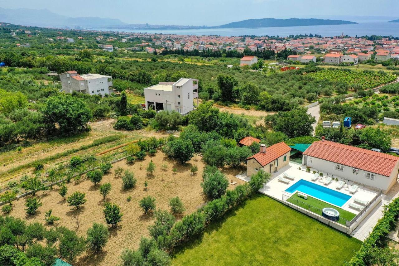 Home Away From Home With Outdoor Pool, Botanical Garden And A Beautiful Sea View Kaštela Exteriör bild