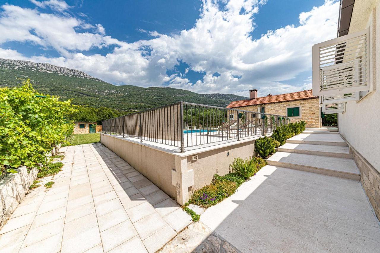 Home Away From Home With Outdoor Pool, Botanical Garden And A Beautiful Sea View Kaštela Exteriör bild