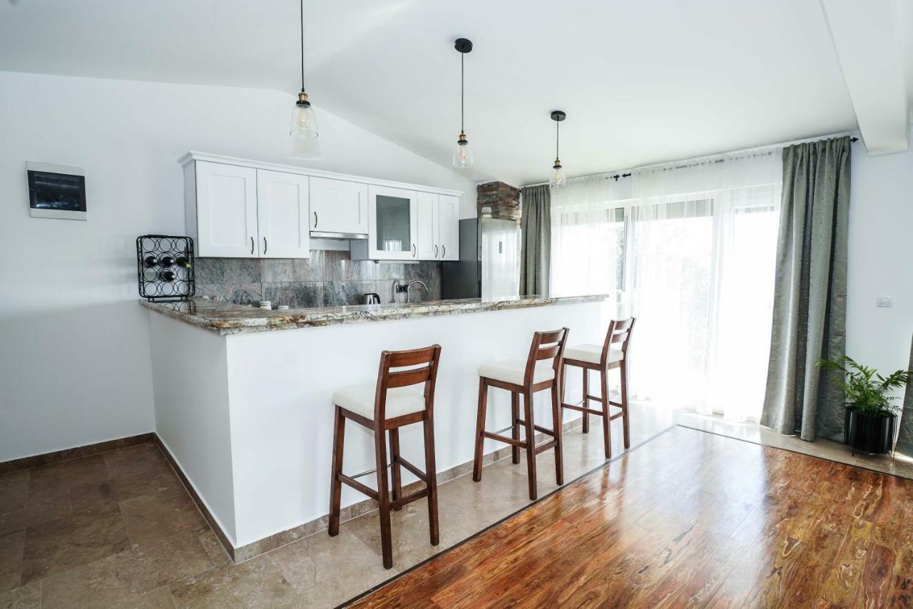 Home Away From Home With Outdoor Pool, Botanical Garden And A Beautiful Sea View Kaštela Exteriör bild