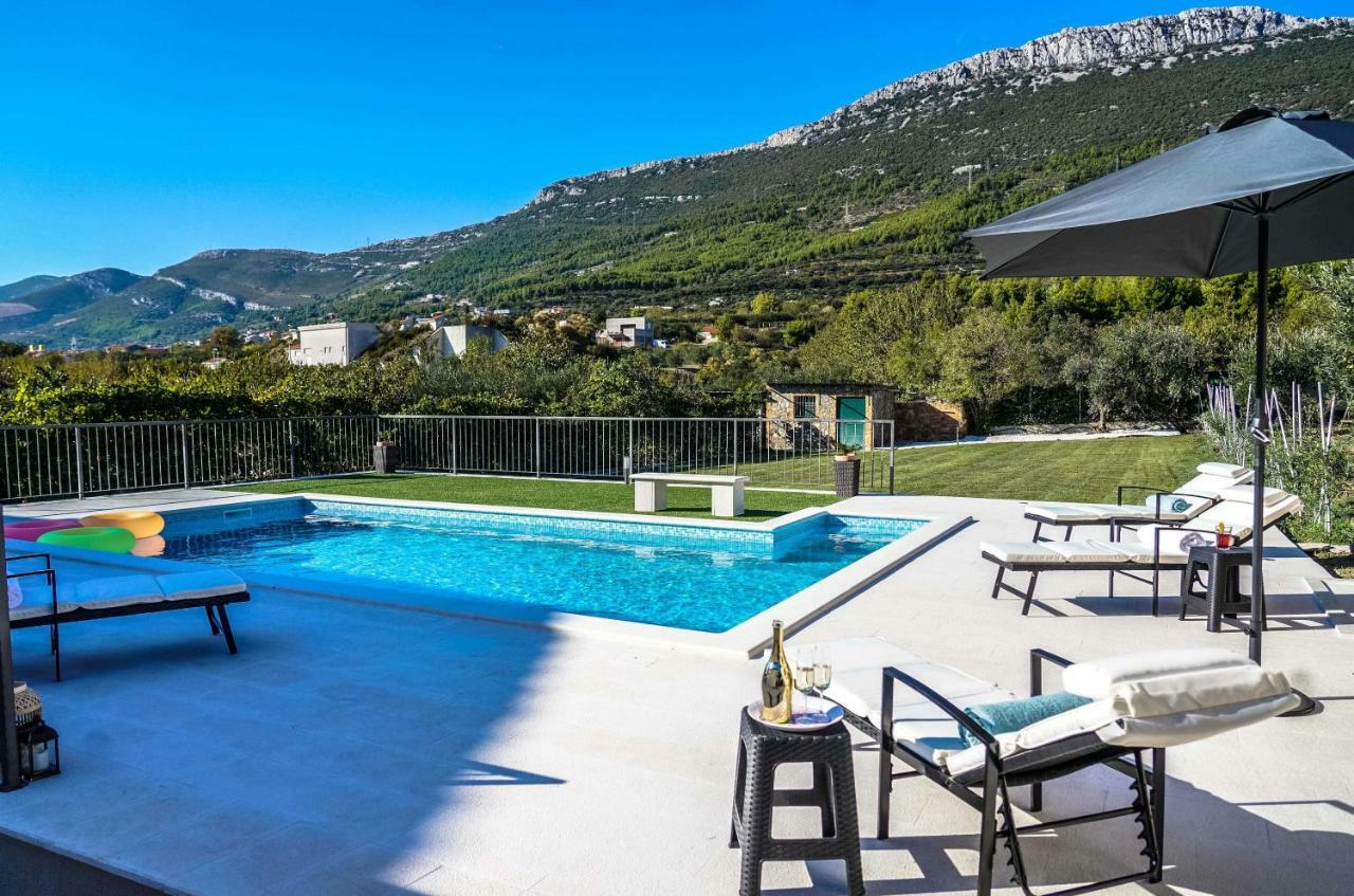 Home Away From Home With Outdoor Pool, Botanical Garden And A Beautiful Sea View Kaštela Exteriör bild