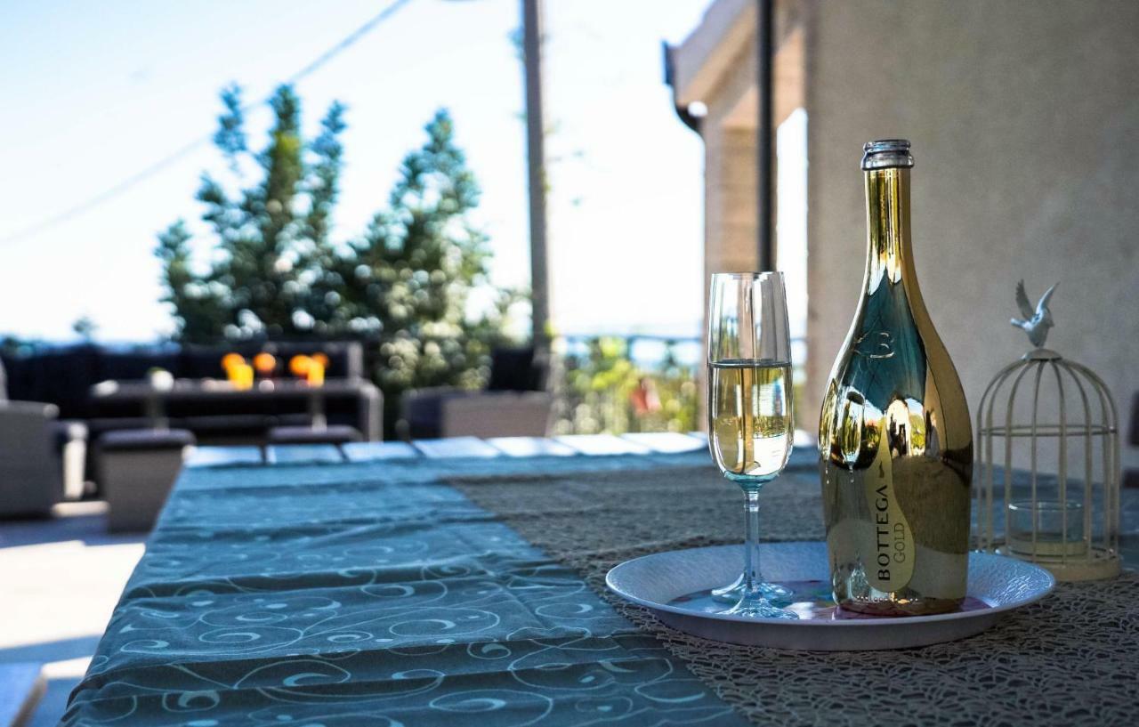 Home Away From Home With Outdoor Pool, Botanical Garden And A Beautiful Sea View Kaštela Exteriör bild