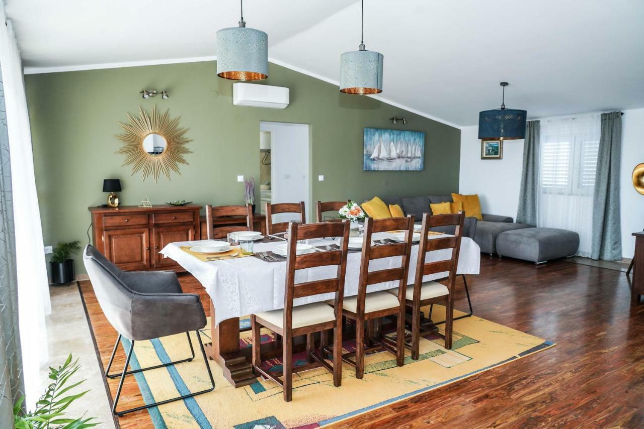 Home Away From Home With Outdoor Pool, Botanical Garden And A Beautiful Sea View Kaštela Exteriör bild