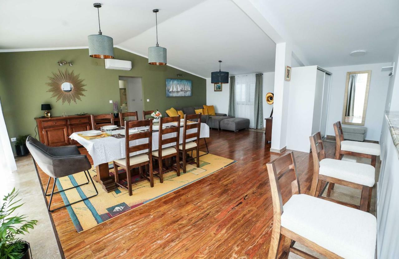 Home Away From Home With Outdoor Pool, Botanical Garden And A Beautiful Sea View Kaštela Exteriör bild