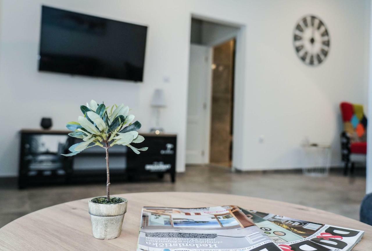 Home Away From Home With Outdoor Pool, Botanical Garden And A Beautiful Sea View Kaštela Exteriör bild