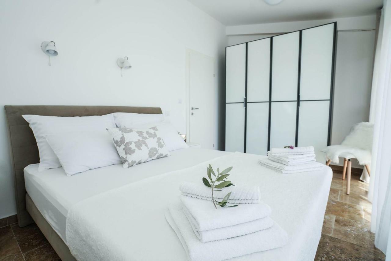 Home Away From Home With Outdoor Pool, Botanical Garden And A Beautiful Sea View Kaštela Exteriör bild