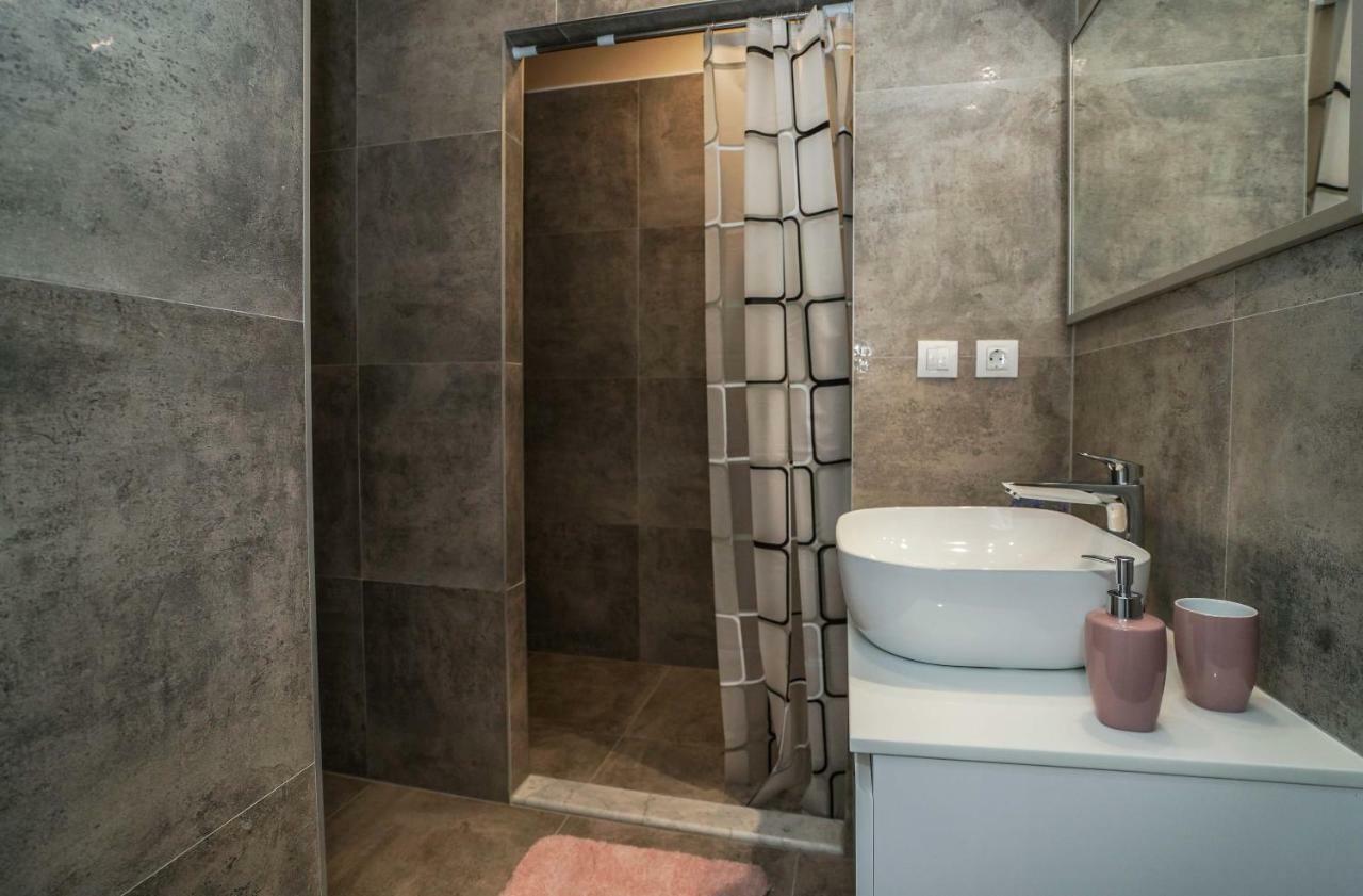 Home Away From Home With Outdoor Pool, Botanical Garden And A Beautiful Sea View Kaštela Exteriör bild