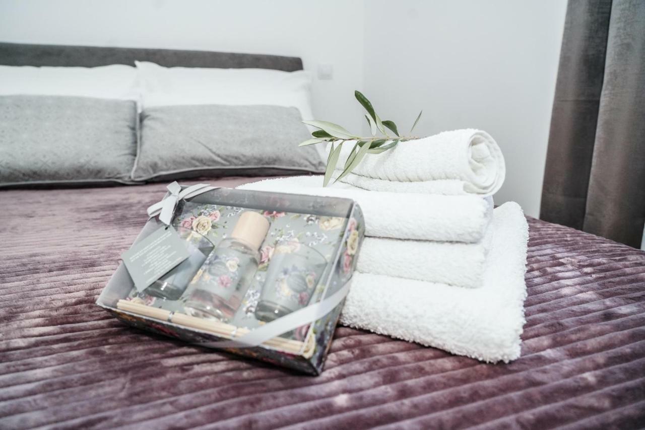 Home Away From Home With Outdoor Pool, Botanical Garden And A Beautiful Sea View Kaštela Exteriör bild