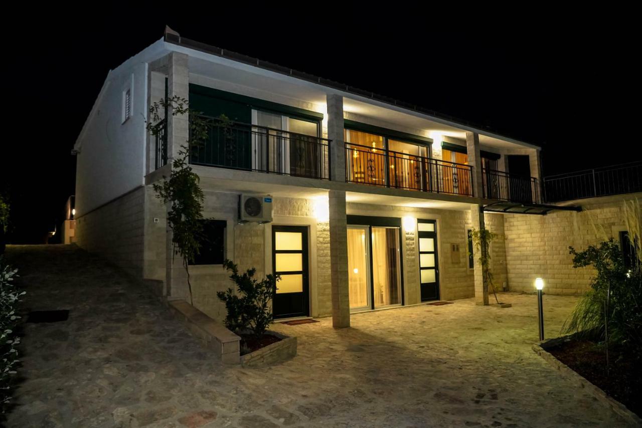 Home Away From Home With Outdoor Pool, Botanical Garden And A Beautiful Sea View Kaštela Exteriör bild