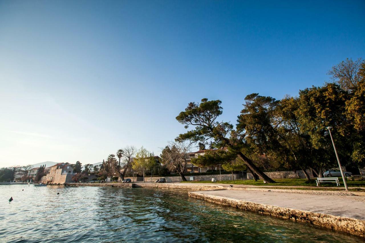 Home Away From Home With Outdoor Pool, Botanical Garden And A Beautiful Sea View Kaštela Exteriör bild